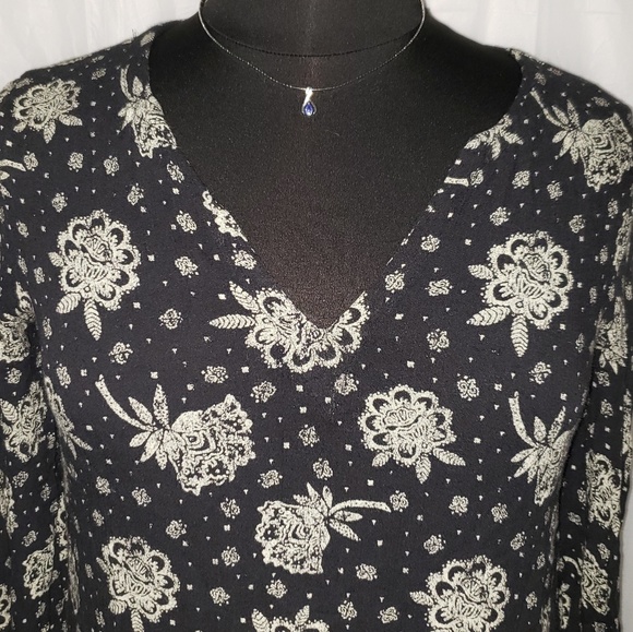 Bongo Large V-neck tunic black floral - Picture 6 of 8